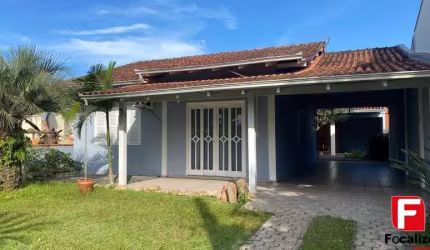 Casa com 3 quartos para alugar na Rua 1600, 73, Balneário Estrelas, Itapoá por R$ 3.500