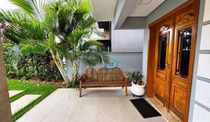 Linda Casa Diferenciada Condomínio Parque Taua, Londrina PR.