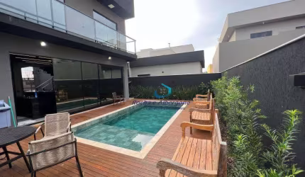 Linda Casa Sobrado com Piscina no Condomínio Parque Tauá, Londrina - PR.