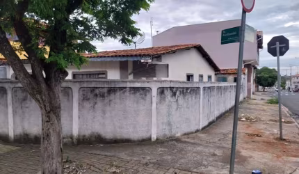 EXCELENTE TERRENO DE 300m² de ESQUINA. ÓTIMA OPORTUNIDADE PARA FAZER UM BELO COMÉRCIO