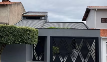 Linda casa á venda Jd Regina 3 dormitorios, 1 suite, 5 vagas de carro