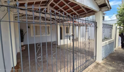 Casa com 3 Dormitórios com 2 garagens