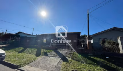 Casa individual com terreno nos fundos