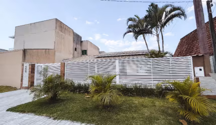 Casa Alto Padrão / 50 metros do Mar