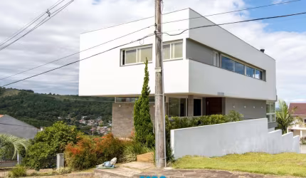 Luxuosa Casa em Condomínio de Alto Padrão com vista para Guaiba