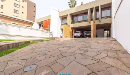 Casa à venda - 500m², 6 dormitórios,  8 vagas, 1 suite, no bairro Menino Deus, e