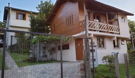 Casa para Venda - 300m², 5 dormitórios, 4 vagas - Vila Nova