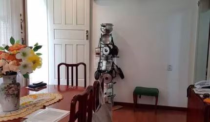 Casa para Venda - 250m², 5 dormitórios, 5 vagas - Jardim Botânico