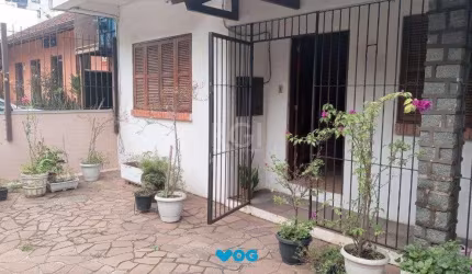 Casa para Venda - 210m², 4 dormitórios, 2 vagas - Petrópolis