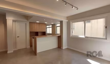 Apartamento semi mobiliado, 67m², 2 dormitórios, 1 vaga no bairro Petrópolis