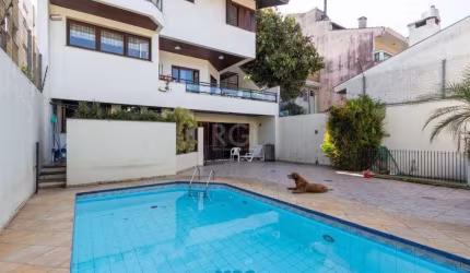 Casa para Venda - 352m², 4 dormitórios, sendo 2 suites, 4 vagas - Petrópolis