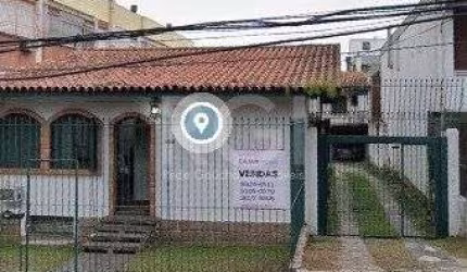Casa para Venda - 300m², 3 dormitórios, 3 vagas - Petrópolis