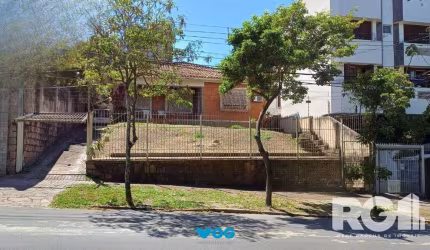 Casa 3 dormitórios à venda Petrópolis Porto Alegre/RS