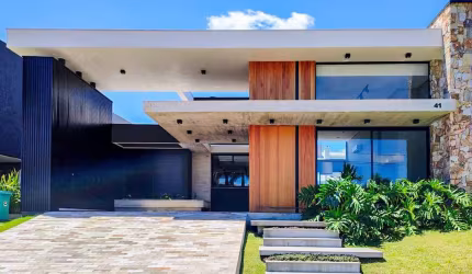 Casa em Condomínio Fechado