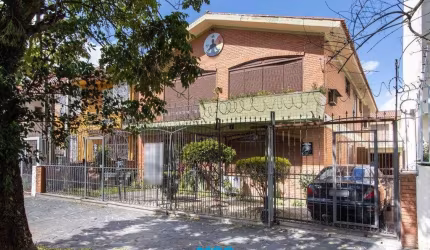 Casa com 07 dormitórios, no bairro Santana, à venda