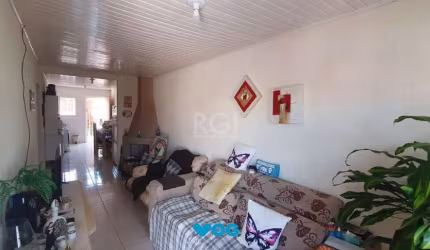 Casa para Venda - 75m², 2 dormitórios, 1 vaga - Hípica