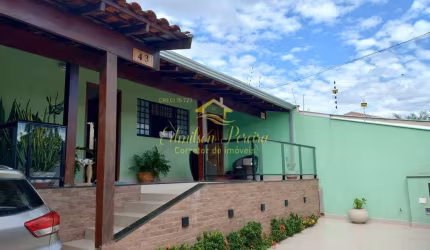 Casa à venda 3 quartos e com piscina no Loteamento Chamonix zona leste de Londrina, PR