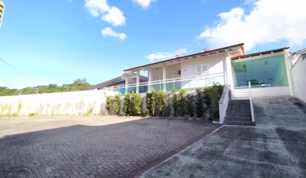 Casa comercial com 9 salas para alugar no Velha, Blumenau , 450 m2 por R$ 12.000