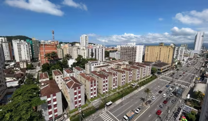 Apartamento 4 Dormitórios, sendo 1 suíte e outro convertido para closet, 1 Banheiro social,  4 Salas arejadas, Cozinha ampla - Vista livre