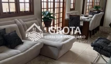 Exclusivo Sobrado Frontal de Alto Padrão na Água Rasa