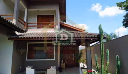 Casa de rua - Triplex  Residencial / Morada da Colina
