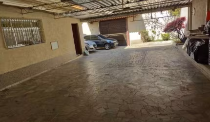 Sobrado espaçoso e versátil para locação no bairro Limão, São Paulo-SP! 5 quartos, 2 suítes, 2 salas, 4 banheiros, 8 vagas de garagem e 300m² de área. Aluguel a partir de R$ 5000,00.