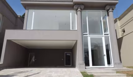 EXCELENTE IMÓVEL PARA VIVER MUITO BEM, COM MUITA PAZ E SEGURANÇA PARA TODA A FAMÍLIA. COM 393 M² TOTAL/303 M² ÚTIL/5 BANHEIROS/4 VAGAS/3 SUITES