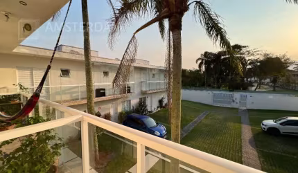 Casa no indaiá com 3 dormitórios, perto da praia, com duas vagas de garagem e duas suítes