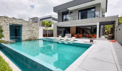 Casa à venda na Riviera de São Lourenço no módulo 17 com 6 suítes, 644 m² útil.