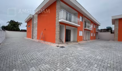 CASA EM CONDOMINIO NOVA - VISTA LINDA 100 METROS DA PRAIA.