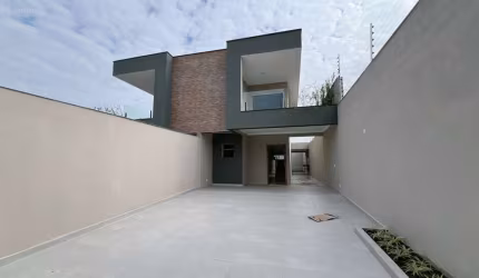 CASA NOVA A VENDA , EXCELENTE ACABAMENTO, 3 SUÍTES A 300 METROS DA PRAIA NO INDAIÁ