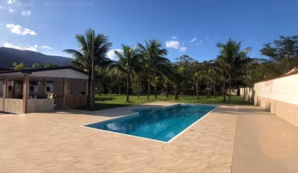 CASA COM PISCINA NO SITIO SÃO JOÃO, COM TERRENO DE 1700 (20X85) COM MUITO ESPAÇO.