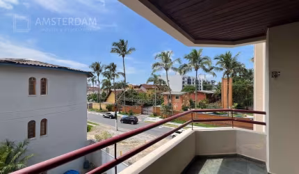 Apartamento Maitinga 200 metros da praia, piscina, jardim, salão de festas, sacada, sol nascente.