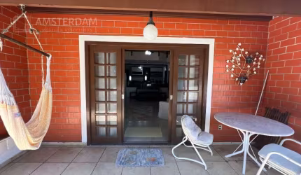 CASA DE PRAIA, MAS NUM VERDADEIRO RESORT, REFORMADA, PRONTA PRA APROVEITAR TODOS OS DIAS