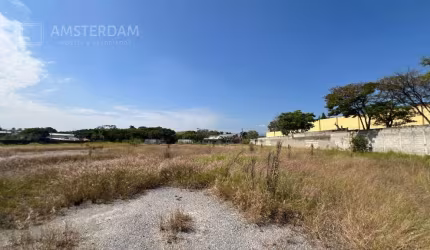 12.000 m² em Pindamonhangaba, área industrial, todo murado, plano, aterrado e pavimentado.
