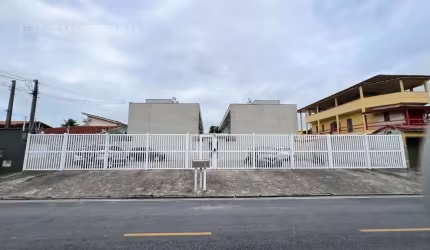 LOCAÇÃO ANUAL - APARTAMENTO NO MAITINGA 2 QUARTOS COM SUITE E VAGA DE GARAGEM MOBILIADO.