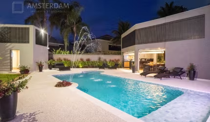 Riviera de São Lourenço - Casa com 6 súites no Módulo 5 a 200 metros da praia.