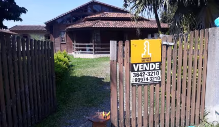 Casa com 5 quartos à venda na Rua Jaburu, 777, Capela Velha, Araucária, 257 m2 por R$ 850.000