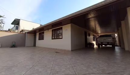 Casa com 3 quartos à venda na Rua Chopim, 347, Capela Velha, Araucária, 209 m2 por R$ 750.000