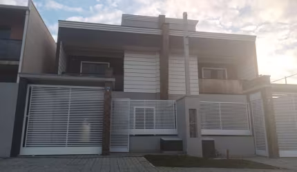 Casa com 3 quartos à venda na BERNARDINO LEMOS, 193, Costeira, Araucária, 153 m2 por R$ 900.000