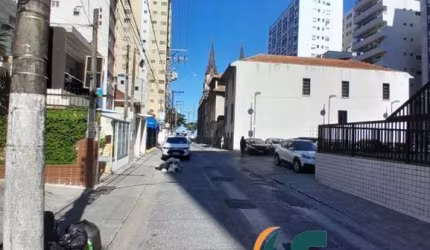 Embaré, Santos  Apto 2 dorms. com ar, armários, vaga e janelas antirruído. Quadra da praia, perto de tudo. Pronto pra morar!