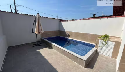 Casa com piscina, 2 quartos à venda,  R$ 379.900 - Praia de Mongaguá/SP