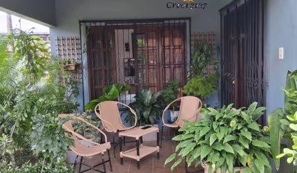 Duas Casas em Terreno Amplo de 1.200m² no Bairro Alvorada — Ideal para Moradia ou Investimento