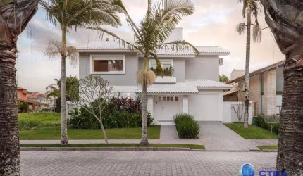 Linda casa com 5 suítes à venda em Jurerê