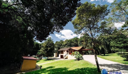 Casa à venda com terreno de 8.000 m² próxima do Parque Barigui