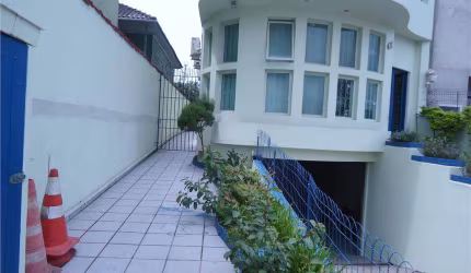 Vende ou Aluga Prédio Comercial  c/ 980 m2, px Afonso Pena x Rodrigues Alves - Santos
