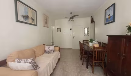 Apartamento à venda em Santos. 2 dormitorios + Dependência Empregada  e garagem demarcada. Prédio com piscina