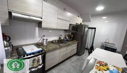 Casa Duplex Seminova 2 suítes, 2 garagens - Tipo Villagio - Pompeia / Santos-SP.