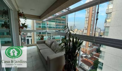 Maravilhoso apartamento de três dormitorios no Gonzaga  com lazer.