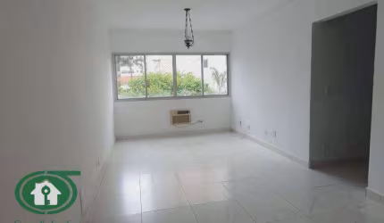 Apartamento no Gonzaga em Santos/SP. Dois dormitórios, sendo uma suíte.